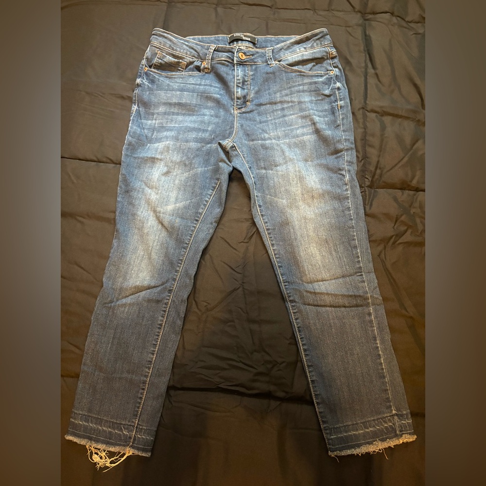 Women's Size 12 Stitch Star Distressed Cropped Blue Jeans 25” inseam